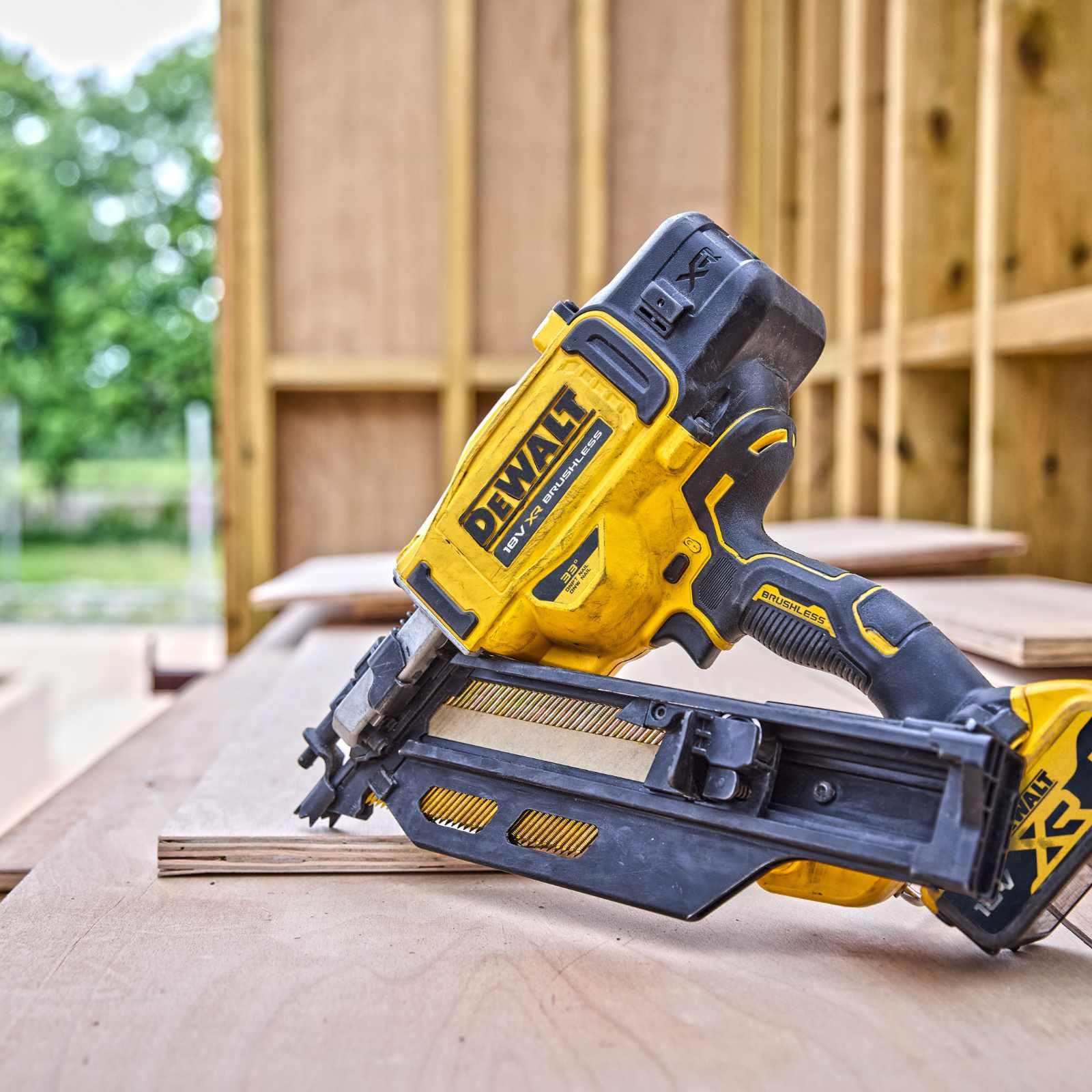 dewalt-dcn930n-xj-clavadora-de-estructuras-sin-escobillas-xr-18v-solo-herramient image 6