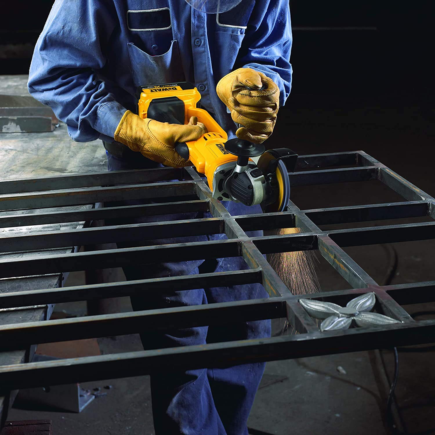 dewalt-dcg412m2-qw-amoladora-angular-xr-18v-125mm-sin-escobillas-con-2-bater-as- image 2