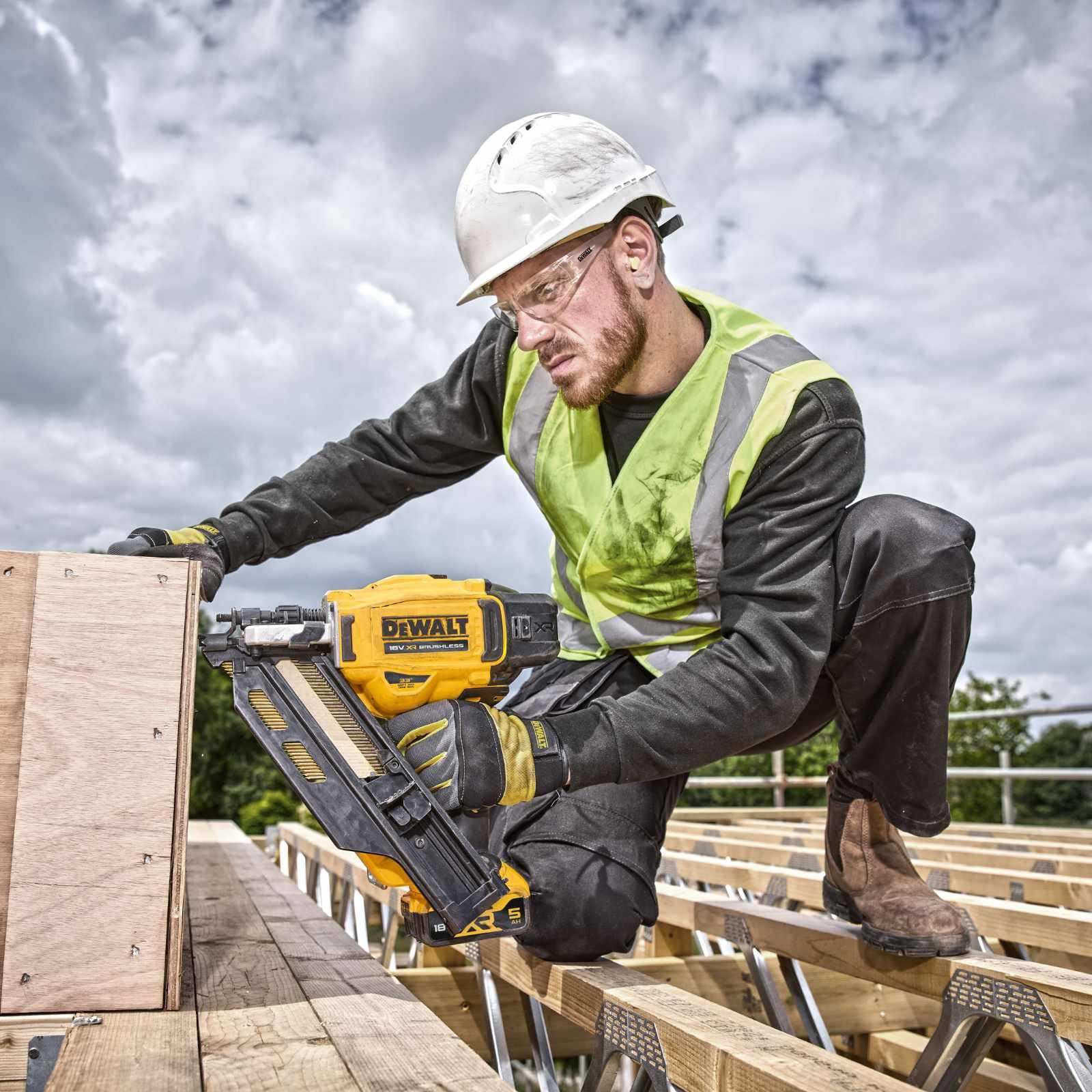 dewalt-dcn930n-xj-clavadora-de-estructuras-sin-escobillas-xr-18v-solo-herramient image 4