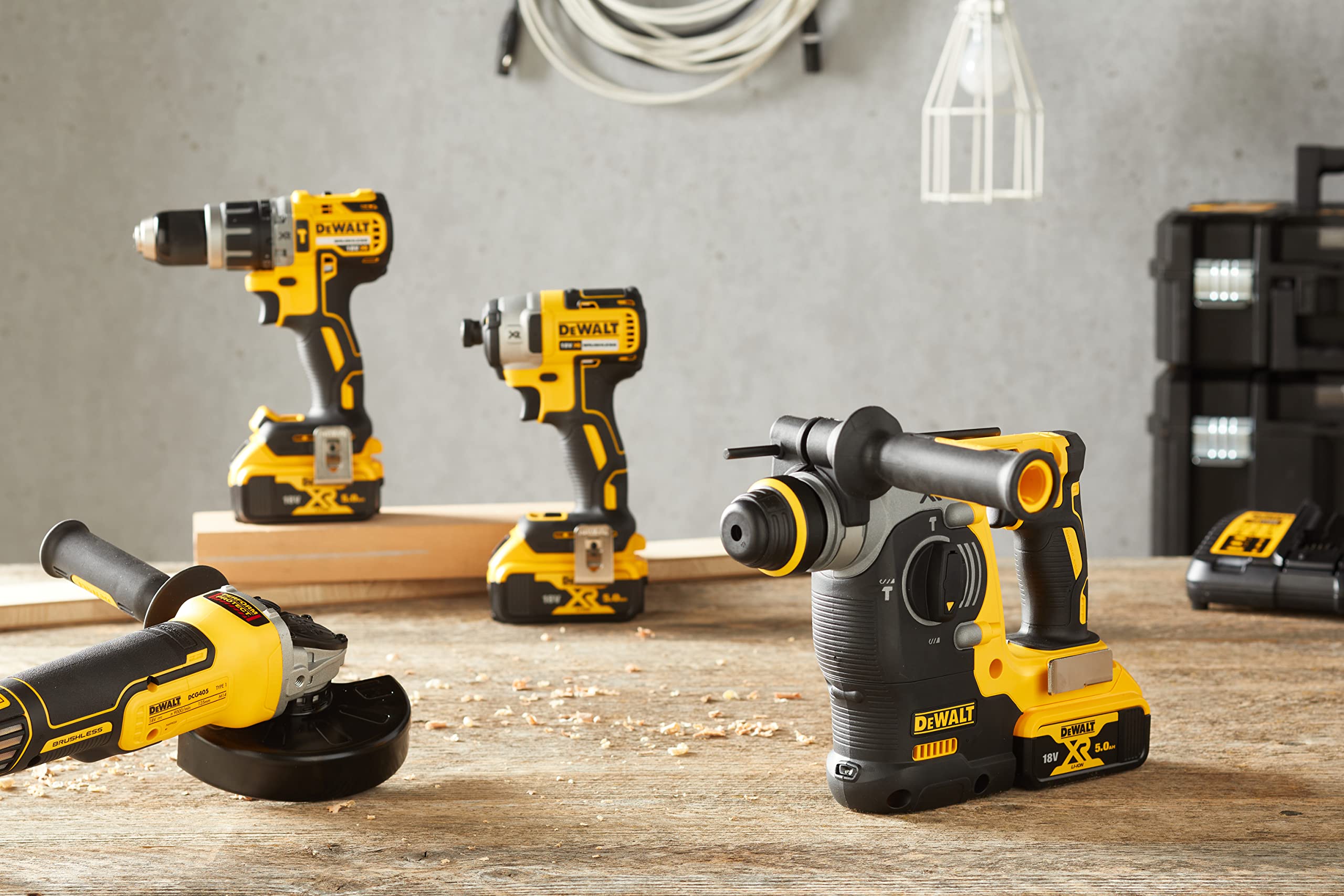 dewalt-dck422p3t-qw-kit-de-4-herramientas-sin-escobillas-18v-xr-3-bater-as-5ah-i image 2