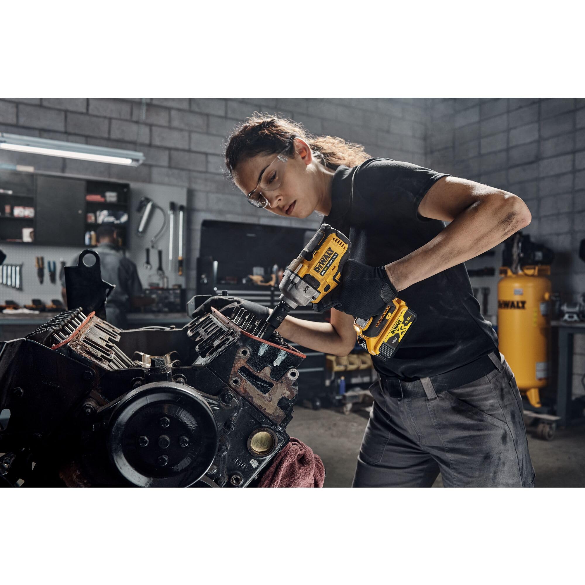 dewalt-dcf892n-xj-llave-de-impacto-a-bater-a-18v-con-par-de-apriete-813-nm-sin-b image 3