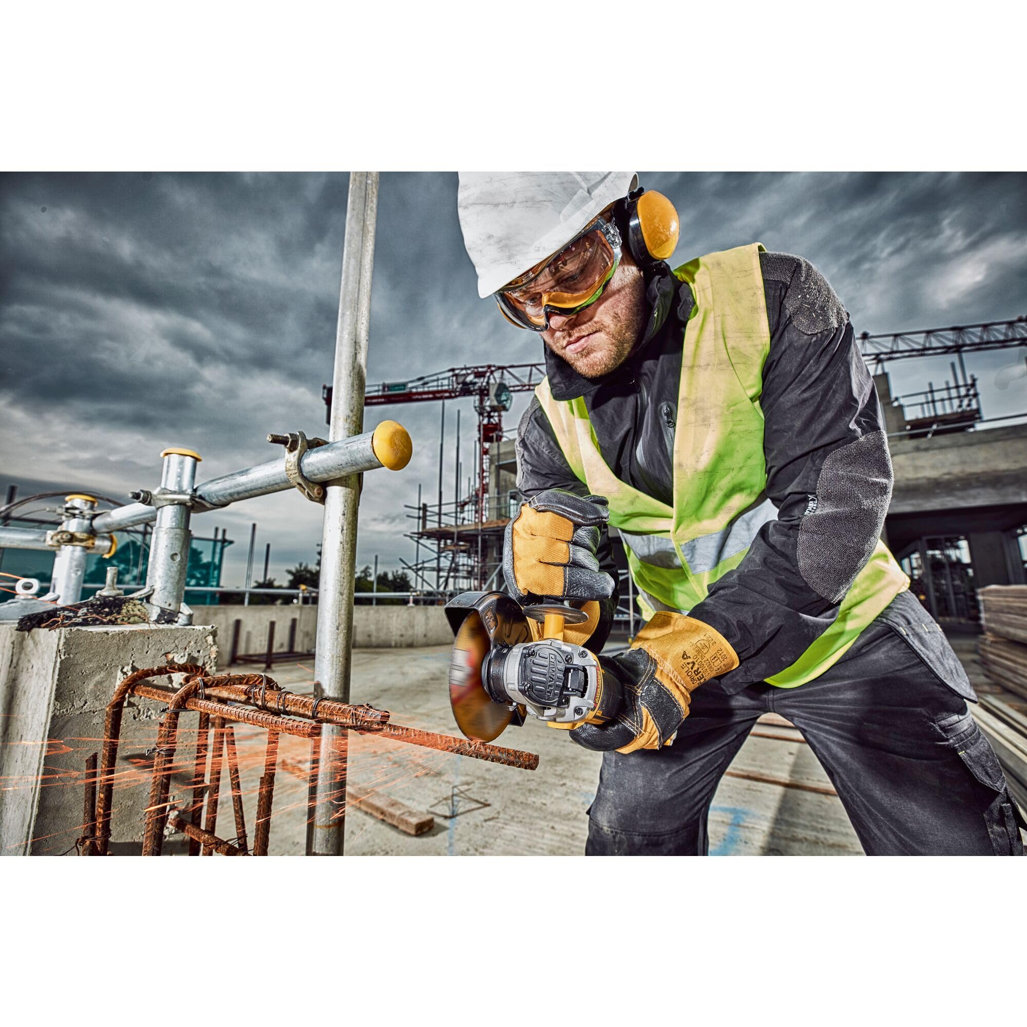 dewalt-amoladora-angular-18v-xr-dcg406n-sin-escobillas-125mm-freno-electr-nico image 3