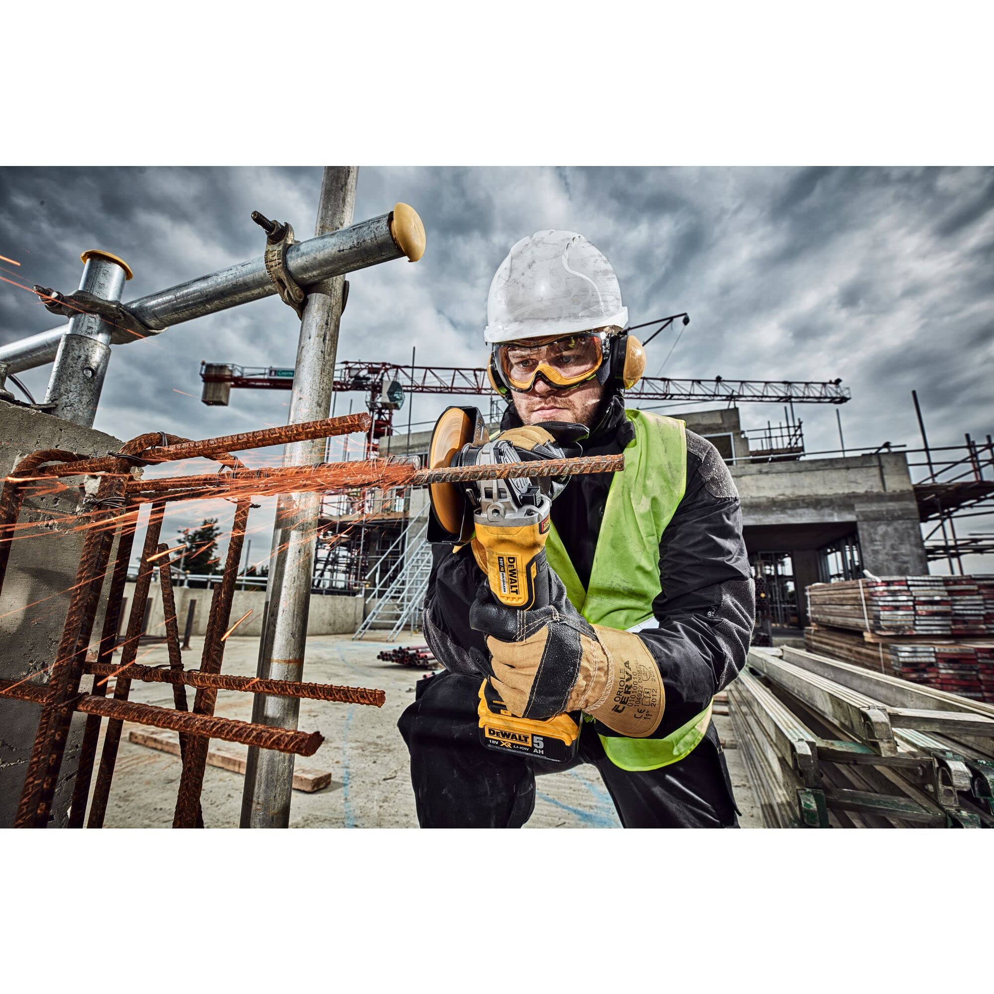 dewalt-amoladora-angular-18v-xr-dcg406n-sin-escobillas-125mm-freno-electr-nico image 2