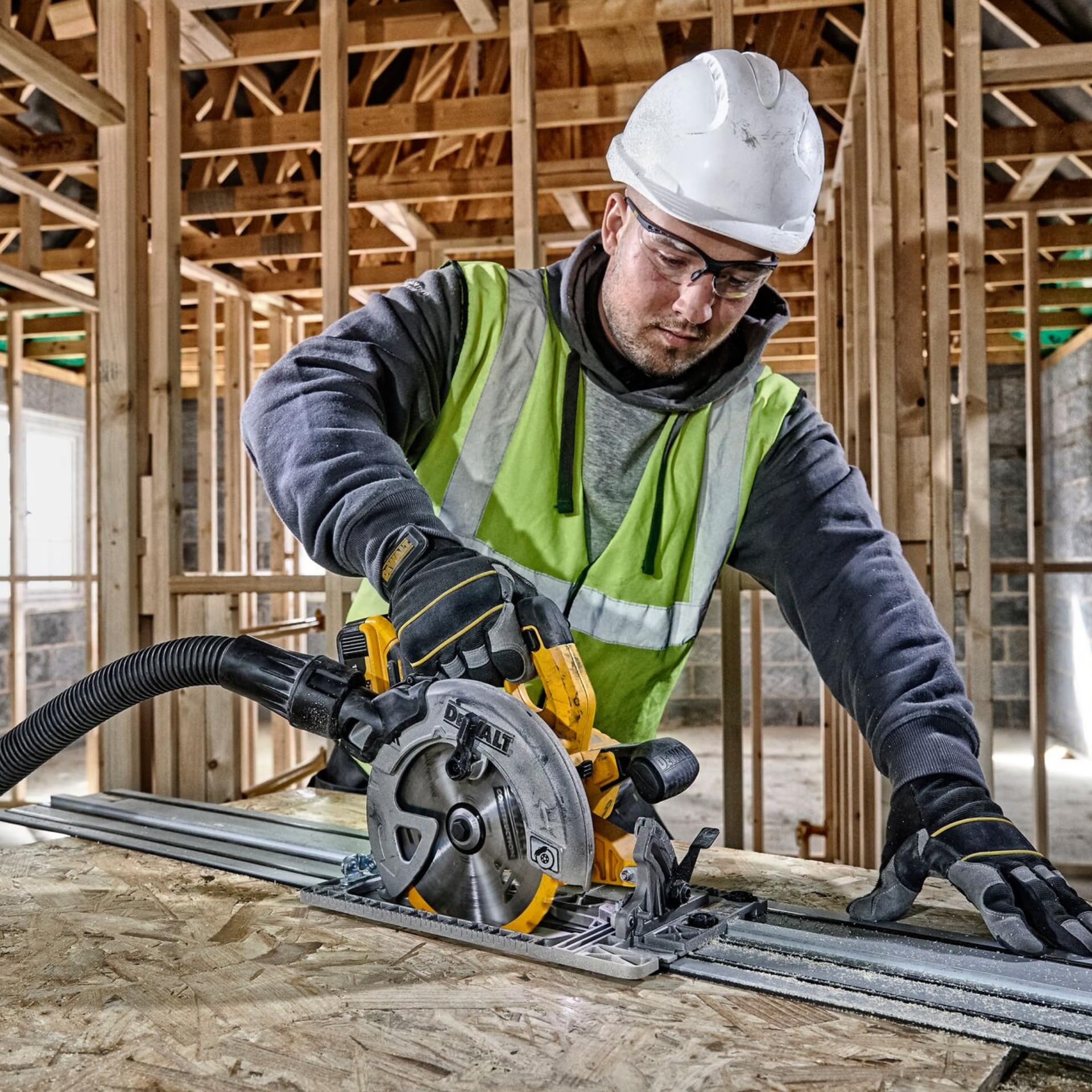 dewalt-dcs572nt-xj-sierra-circular-sin-escobillas-xr-18v-con-hoja-184mm-corte-58 image 3