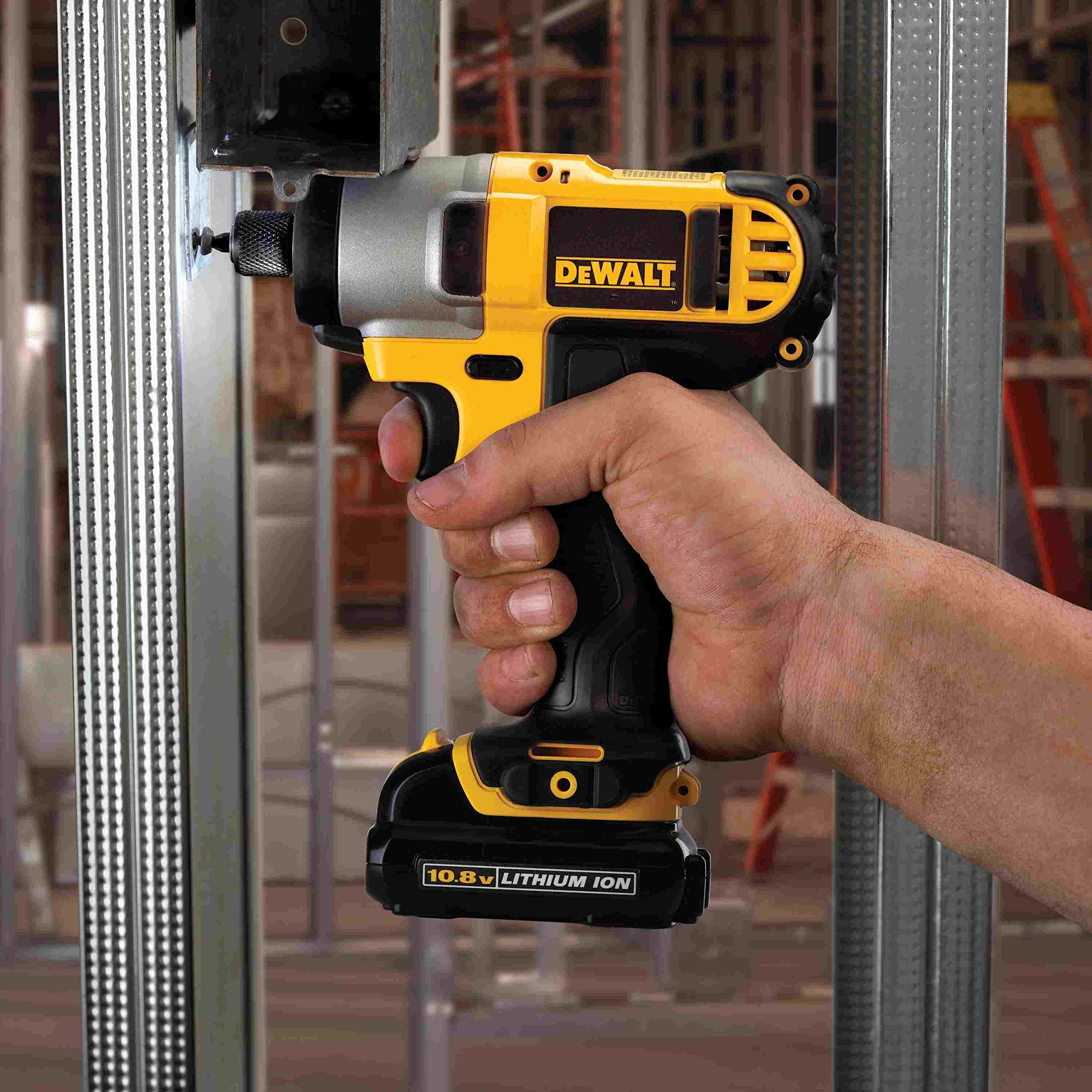 dewalt-dck211d2t-qw-kit-taladro-atornillador-dcd710-y-atornillador-de-impacto-dc image 4
