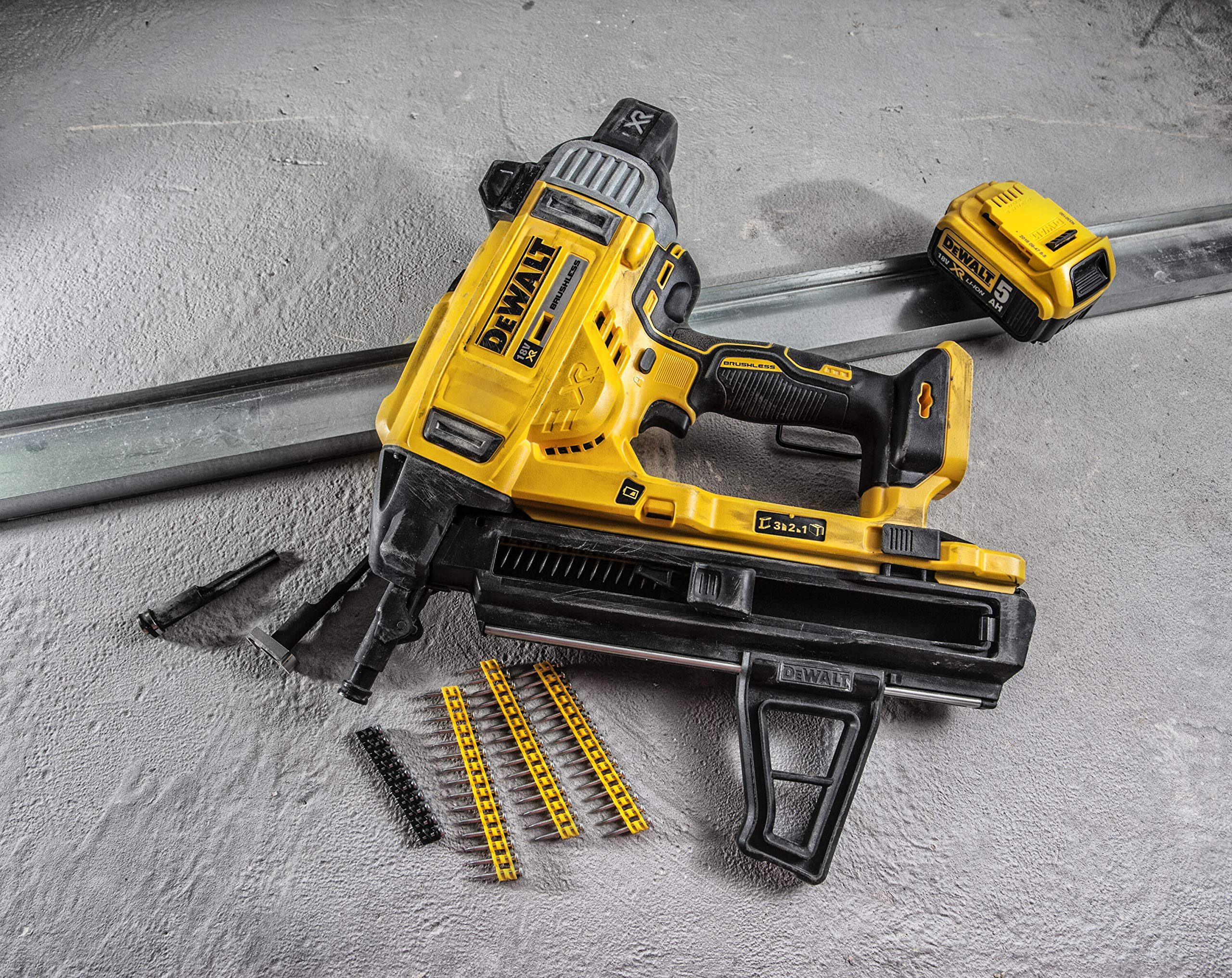 dewalt-dcn890p2-qw-clavadora-de-hormig-n-sin-escobillas-xr-18v-con-2-bater-as-5a image 6